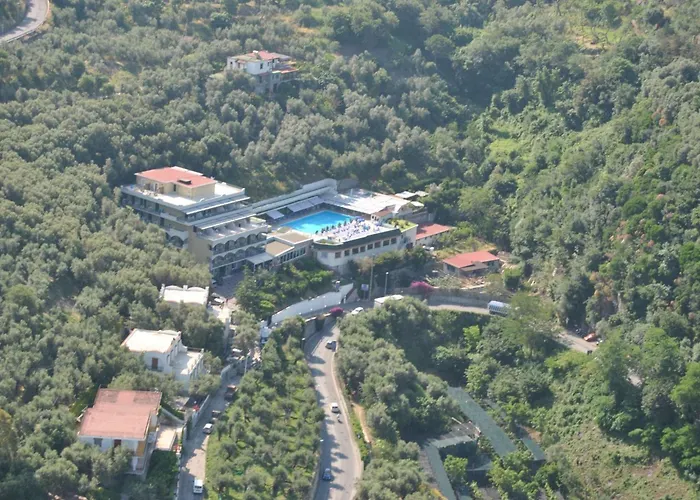 Western La Solara Hotel 4*