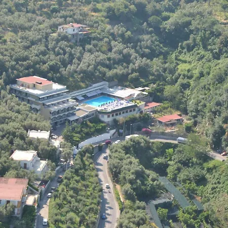 Western La Solara Ξενοδοχείο 4*